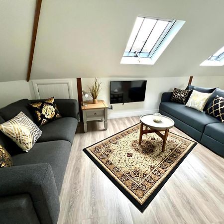 Glastonbury Secret Retreat - 1 Bd Split-Level Apt, Sleeps 3 エクステリア 写真