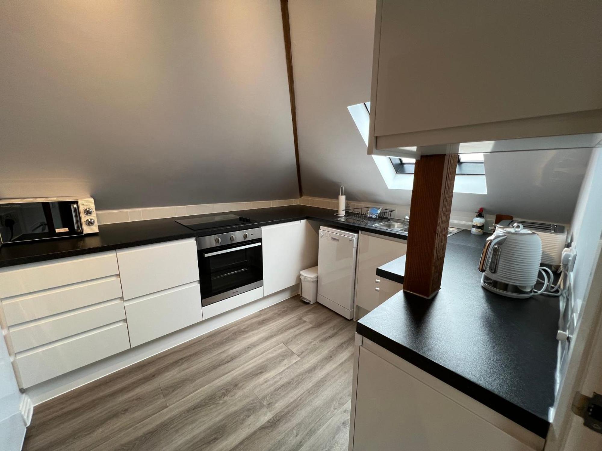 Glastonbury Secret Retreat - 1 Bd Split-Level Apt, Sleeps 3 エクステリア 写真
