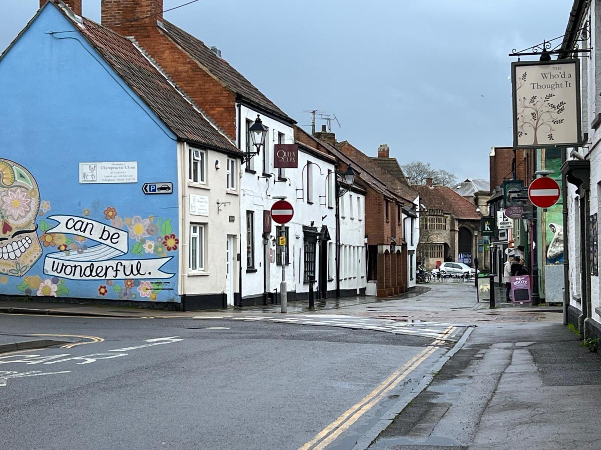 Glastonbury Secret Retreat - 1 Bd Split-Level Apt, Sleeps 3 エクステリア 写真