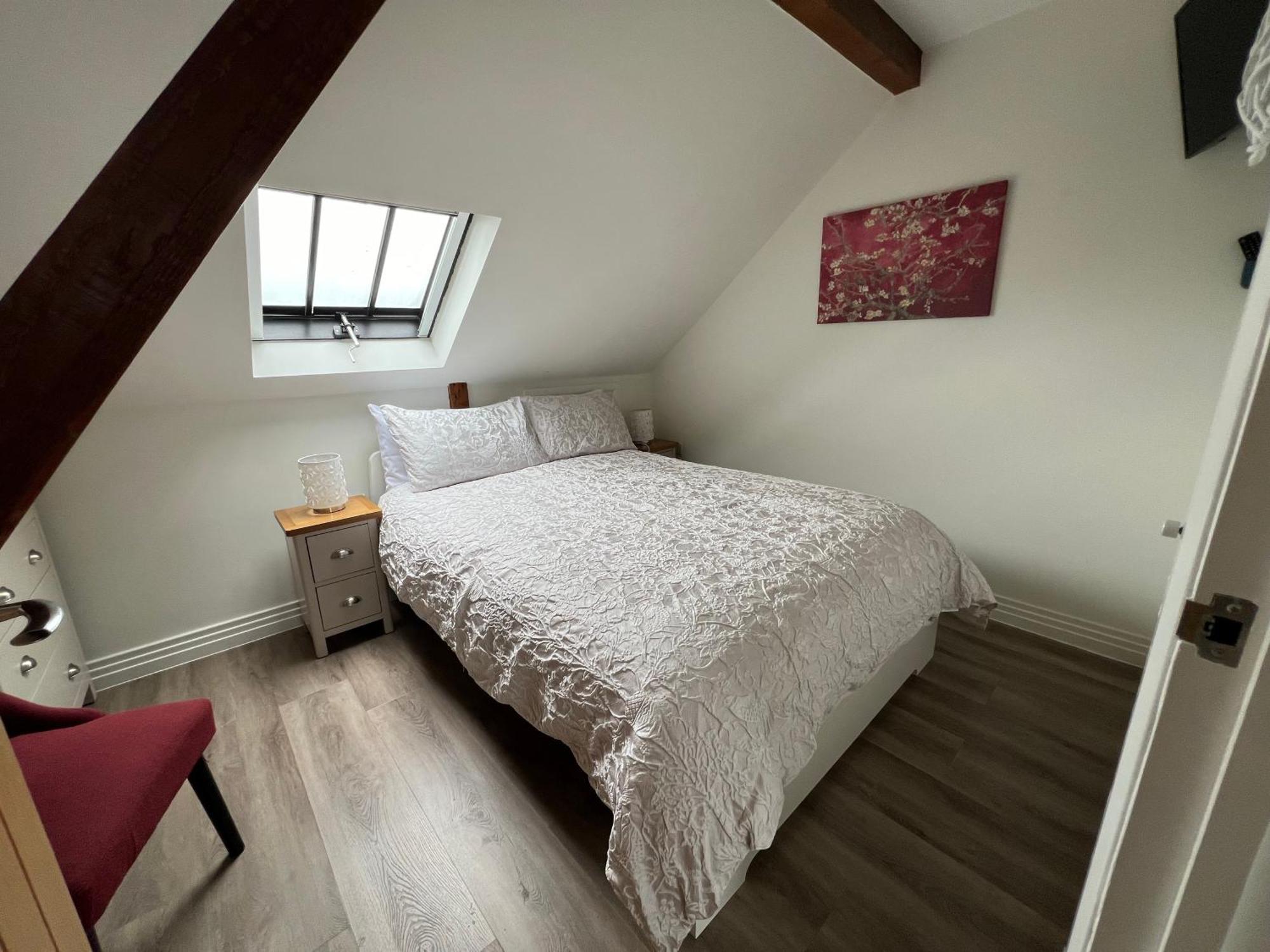 Glastonbury Secret Retreat - 1 Bd Split-Level Apt, Sleeps 3 エクステリア 写真