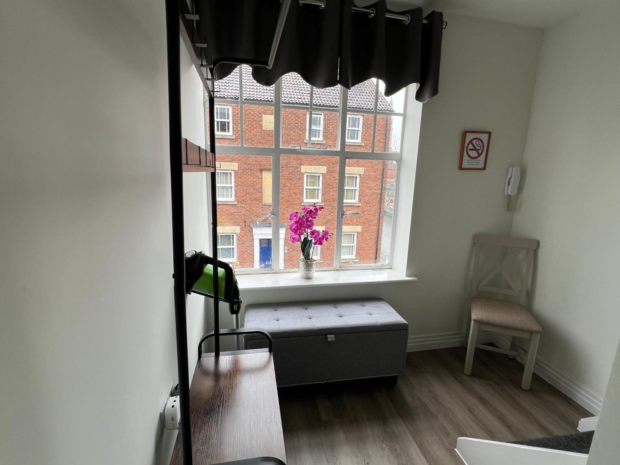 Glastonbury Secret Retreat - 1 Bd Split-Level Apt, Sleeps 3 エクステリア 写真