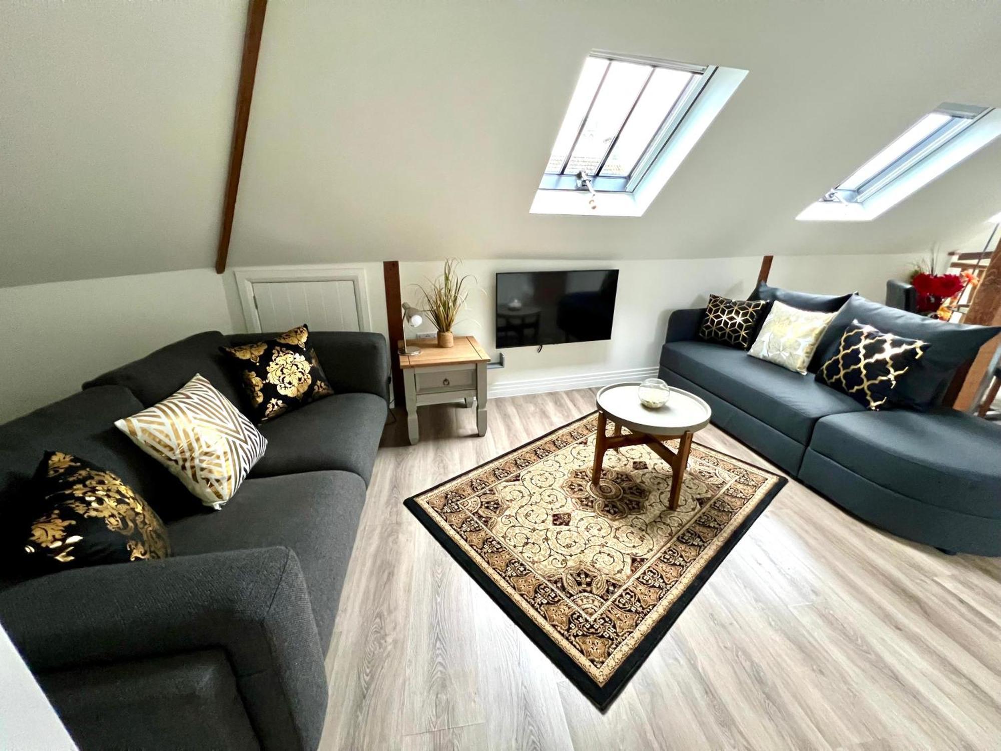 Glastonbury Secret Retreat - 1 Bd Split-Level Apt, Sleeps 3 エクステリア 写真