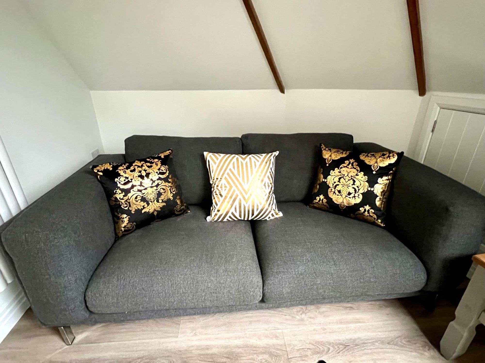 Glastonbury Secret Retreat - 1 Bd Split-Level Apt, Sleeps 3 エクステリア 写真