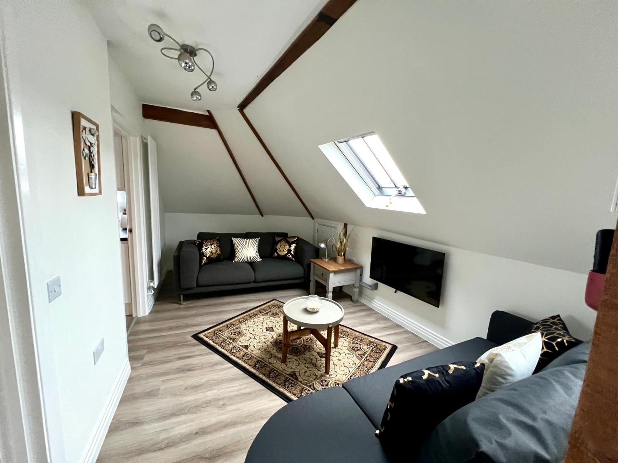 Glastonbury Secret Retreat - 1 Bd Split-Level Apt, Sleeps 3 エクステリア 写真