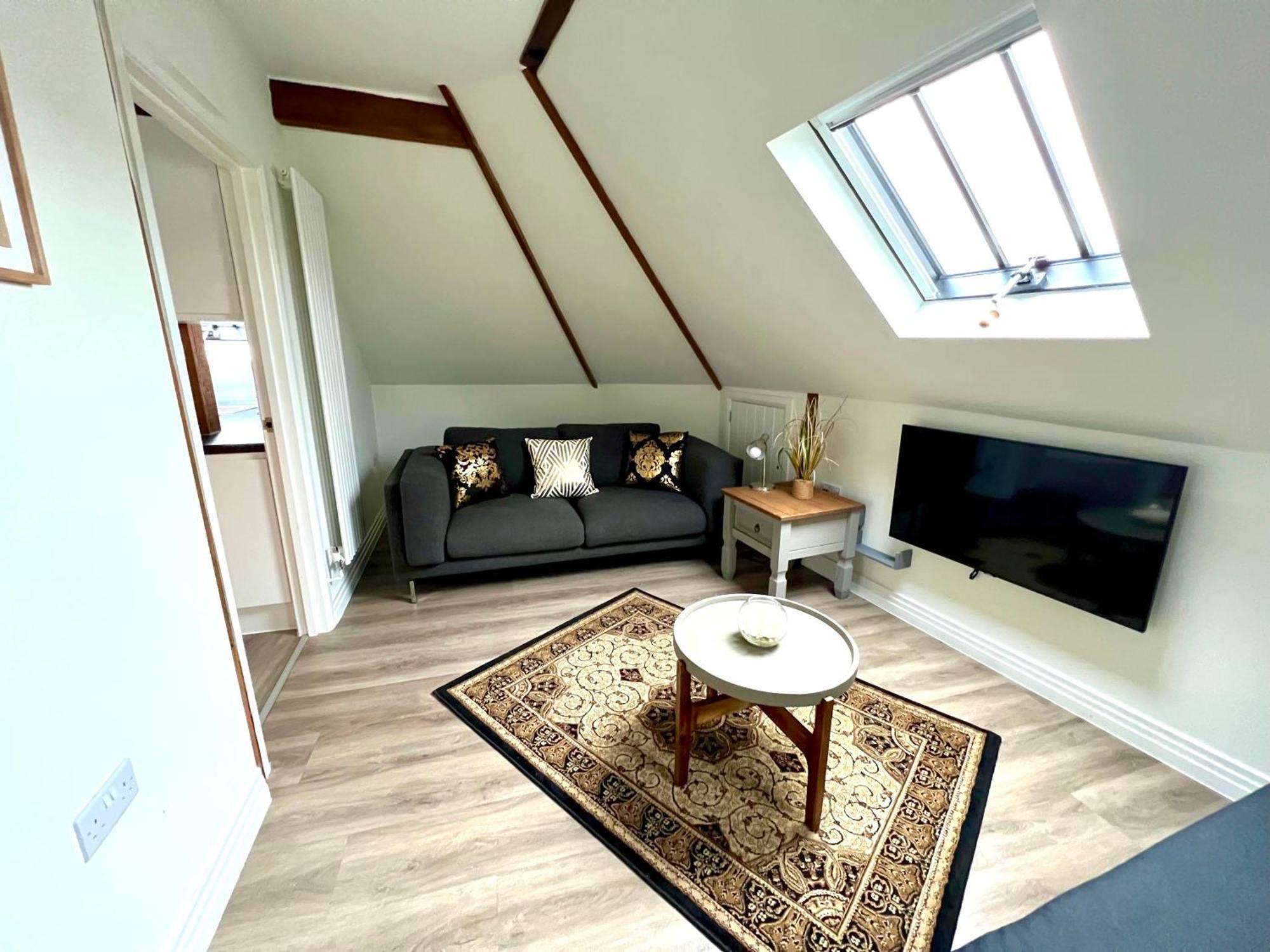 Glastonbury Secret Retreat - 1 Bd Split-Level Apt, Sleeps 3 エクステリア 写真