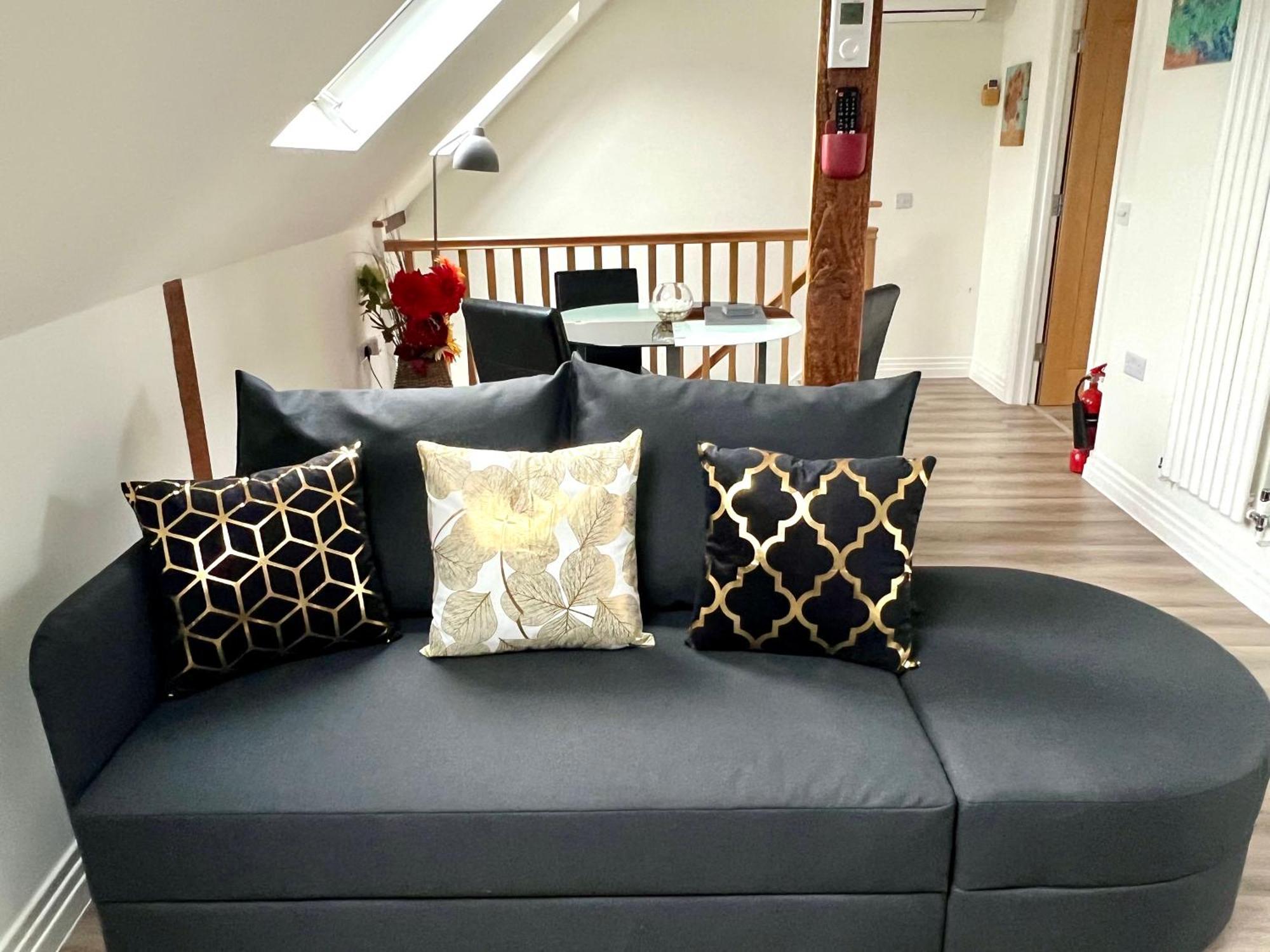 Glastonbury Secret Retreat - 1 Bd Split-Level Apt, Sleeps 3 エクステリア 写真